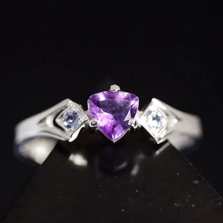 Amethyst/ tanzanite ring